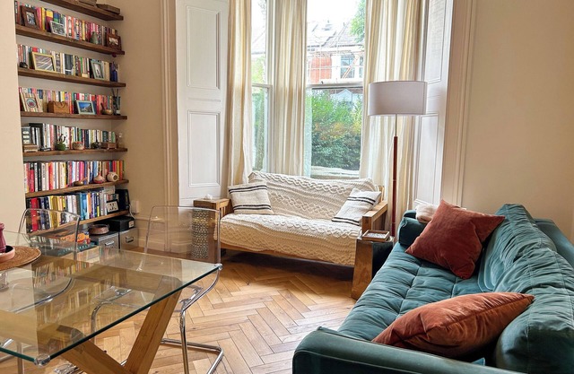 Stylish 2-Bed Flat with Balcony & Garden, Haringey