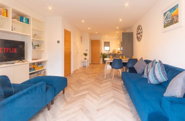 Stylish 2-bed house in Westgate-on-Sea. A stone throw from St. Mildred's Bay Beach by ADLIV