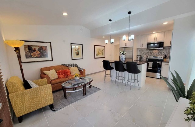 Stylish 2 bedroom condo fully renovated