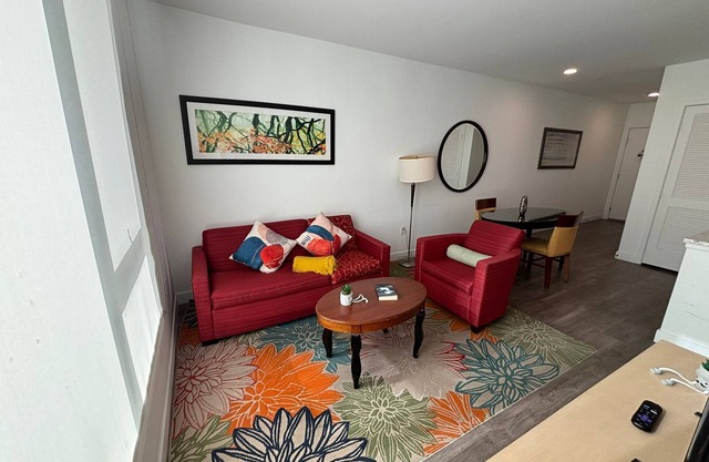 Stylish 2-Bedroom Deluxe Apart-Hotel in the Heart of Koreatown