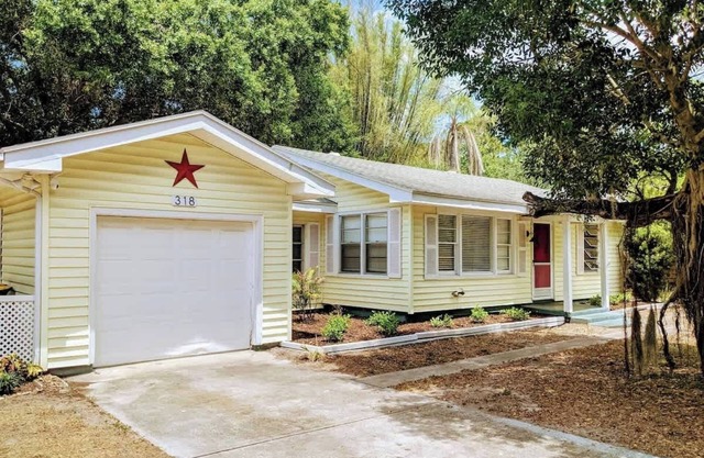 Stylish 2-Bedroom Home in Sarasota