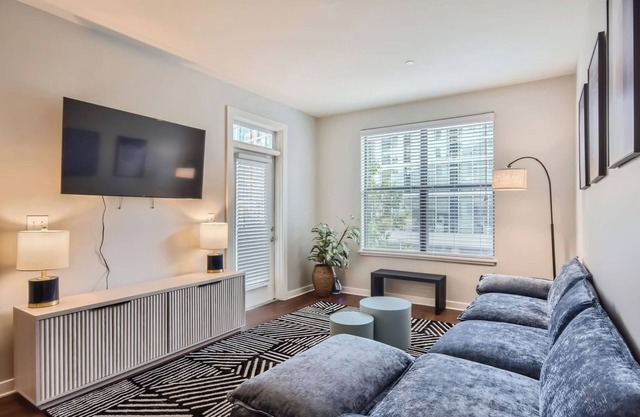 Stylish 2-bedroom in the Gulch - Walk to Nashville's hot spots!