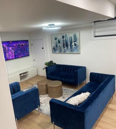 Stylish 2 Bedroom suite in SW Edmonton close to Windermere and Edmonton International Airport