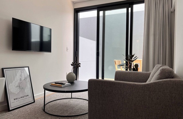 Stylish 2 bedrooms townhouse in Central