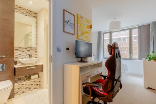 Stylish 2BD Hidden Gem by Victoria Park