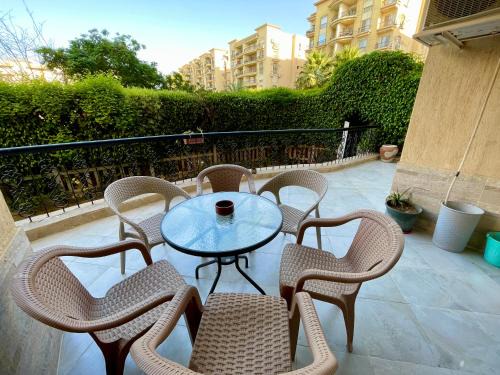 Stylish 2BR Apartment in Downtown Rehab Near Malls