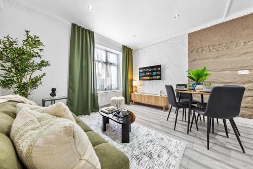 Stylish 2BR Flat Near Kensington & Westfield
