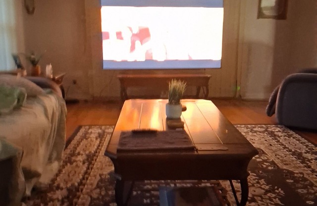 Stylish 2BR Florida Home w/85" & 75" TVs + 3 Total Screens!