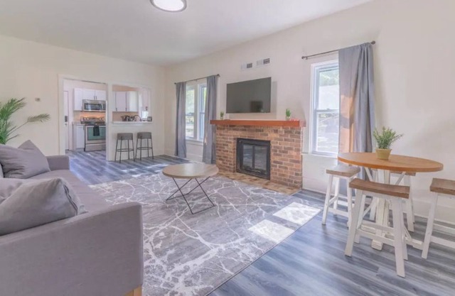 Stylish 2BR Home next to the Mississippi River