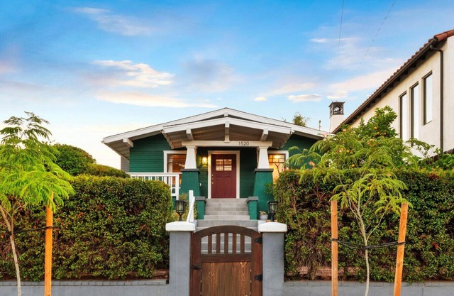 Stylish 2BR Home + Studio: Great Central Location