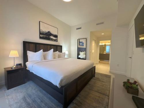 Stylish 2BR Near City Center Doral and Miami Airport