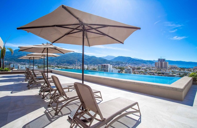 Stylish 2BR Retreat in Versalles
