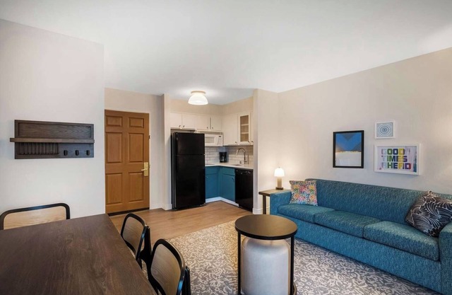 Stylish 2BR Suite for a Relaxing Stay | Breakfast Included | 3 Units
