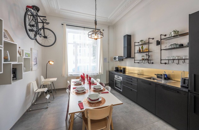 Stylish 3 Bd 3 Bath Duplex In Brussels