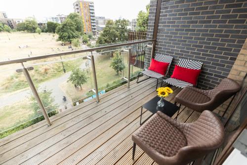 Stylish 3 Bed Apt Near Downtown & Free Parking