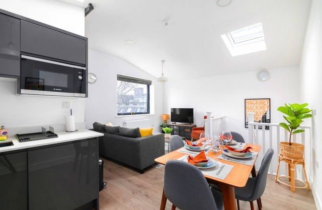 London City Shoreditch Hoxton E2 3 Bdr on 3 floors
