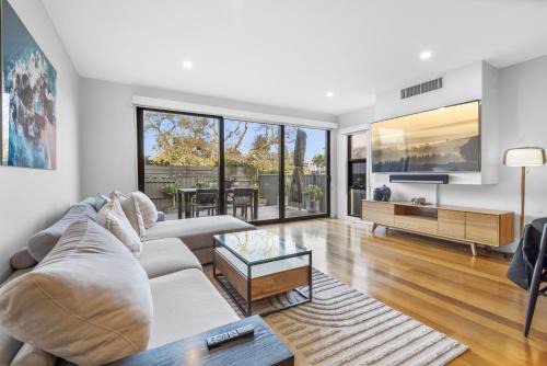 Stylish 3-Bed Thornbury Stay with Outdoor Lounge