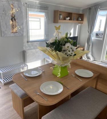 Stylish 3 Bedroom caravan near the Beach