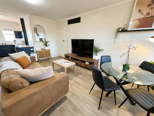 Stylish 3 Bedroom Apartment - South Hedland