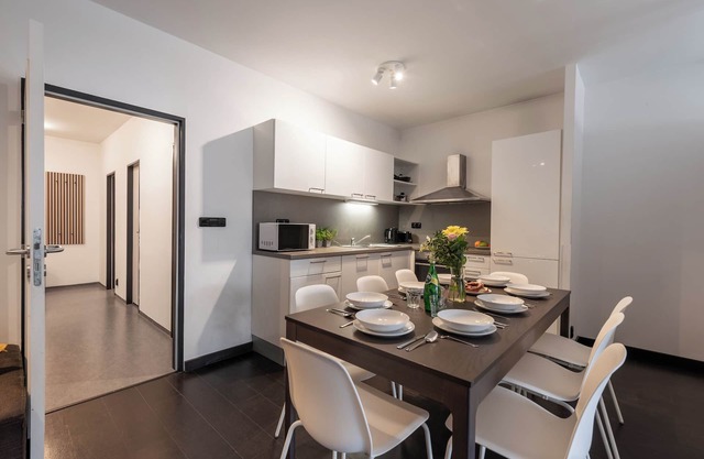 Stylish 3-bedroom apartment with balcony