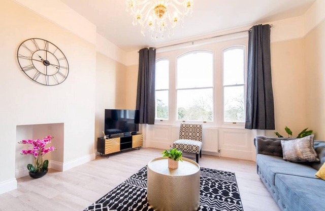Stylish 3 Bedroom Maisonette