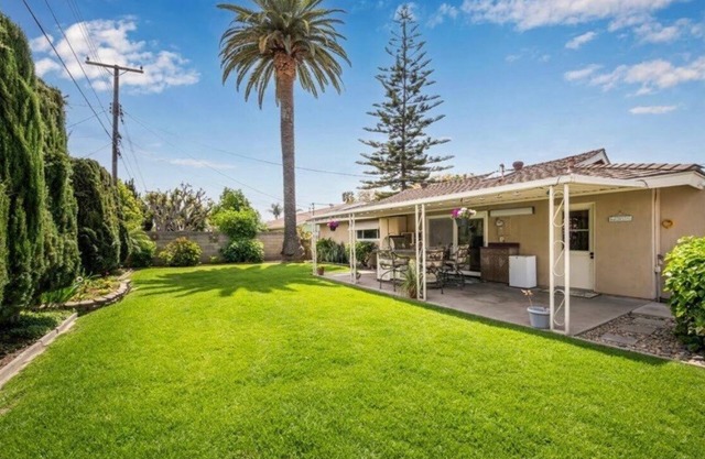 Stylish 3-bedroom house with backyard & BBQ near Disneyland