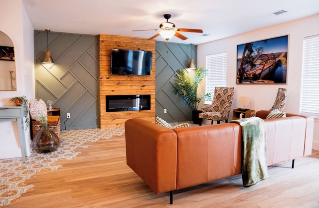 Stylish 3-bedroom house 2 min- COTA 5 min-TESLA 10 min- Airport 15 min-Downtown