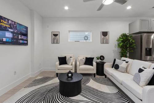 Stylish 3 Bedroom Rental - Just Minutes from Dowtown Houston