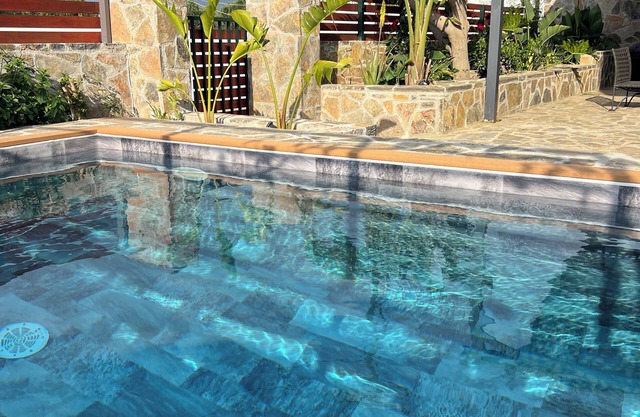 Stylish 3bdr apartment with a private pool, jacuzzi, jym, barbeque and fireplace