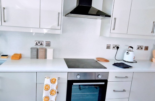 Stylish 3bed Central Reading - 6 min walk to Train Station & High Street