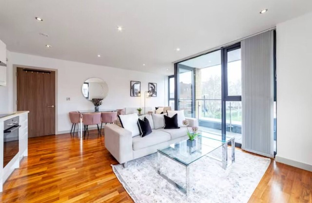Stylish 3BR apt in Hackney - Smarthost