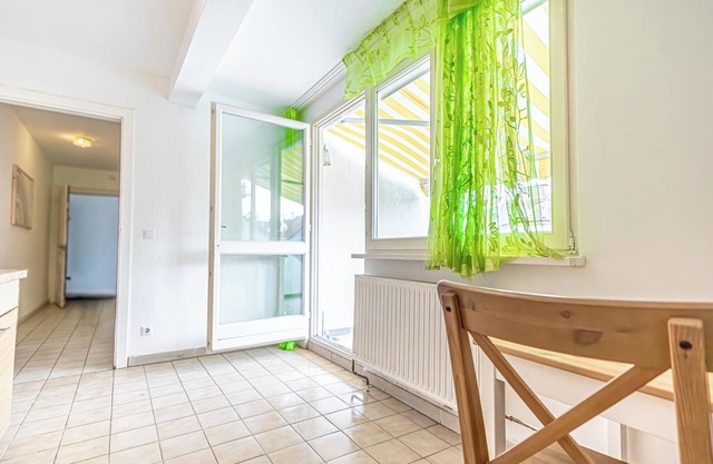 Stylish 3BR Apt With Balcony City Center