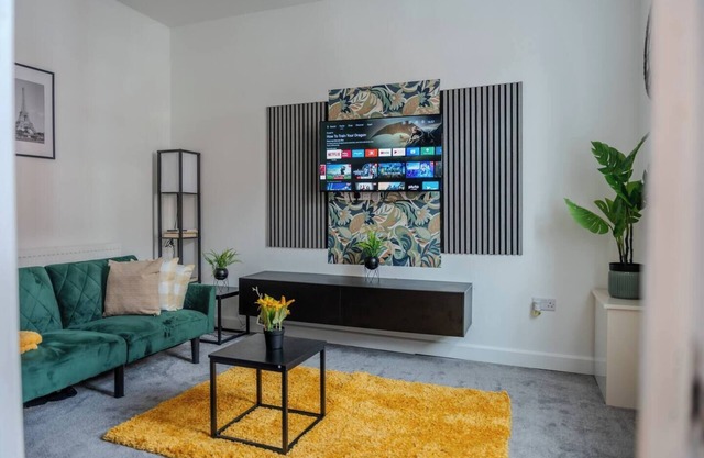 Stylish 3BR House 18mins to Peak District/Wifi/Free Parking/Netflix/Sky Sports