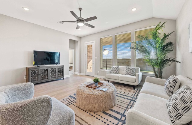 Stylish 3BR Home w/ Gourmet Kitchen, Fulshear Serenity, 30-Night Min #42288