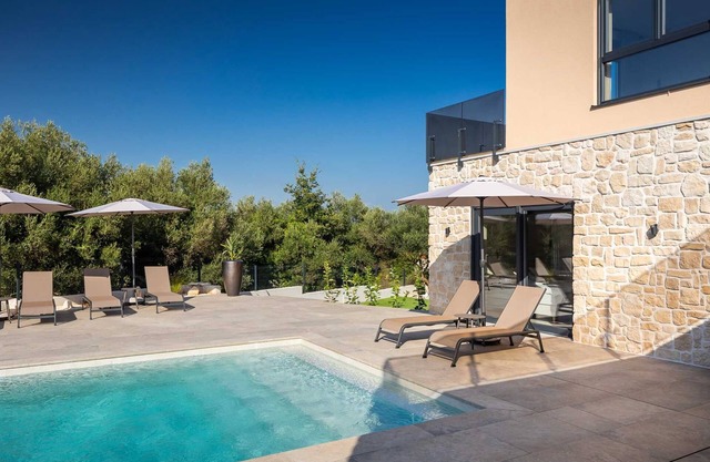 Stylish 4 BD villa with sea water pool