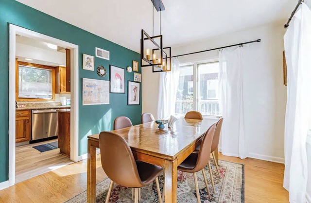 Stylish 4 Bedroom Home minutes from Downtown Champaign & Campus
