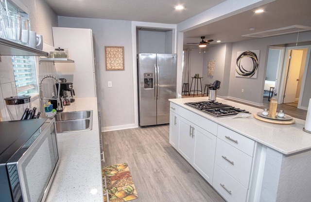Stylish 4 Br/2ba Renovated Home Near Downtown