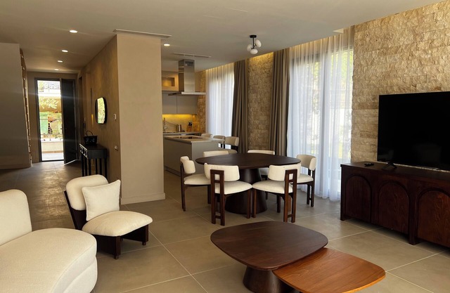 Stylish 4BR Villa w/ Pool near Porto Novi Beach