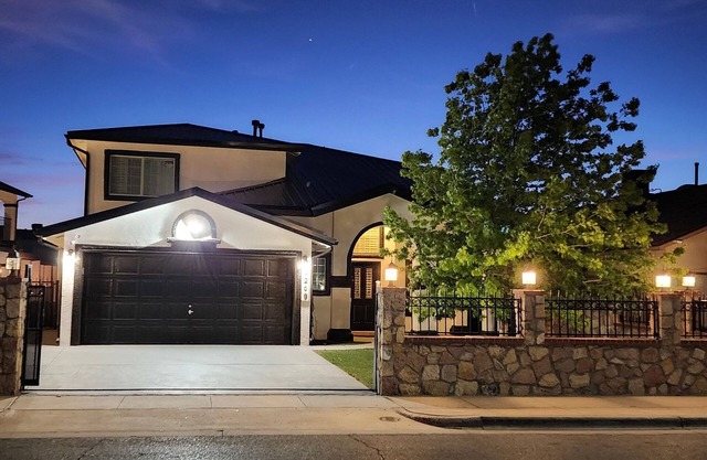 Stylish 5 bed 2.5 bath, with loft, pool table, amazing outdoor bar, kid playset.