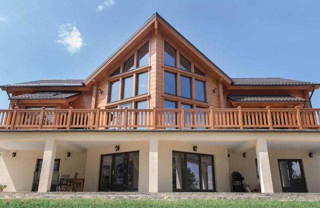 Spacious 5-bedroom chalet in brilliant Bran with Jacuzzi, finnish sauna, WiFi...