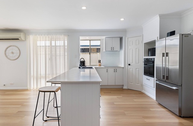 Stylish 5-Bedroom Home Geographe