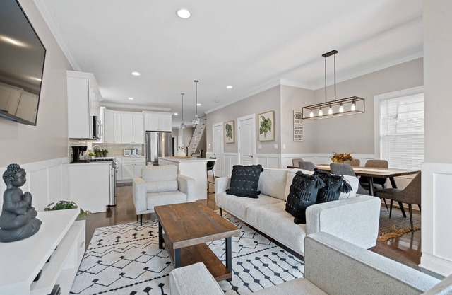 Elegante casa de 6 habitaciones en Trendy Logan Square. (Superhosts)