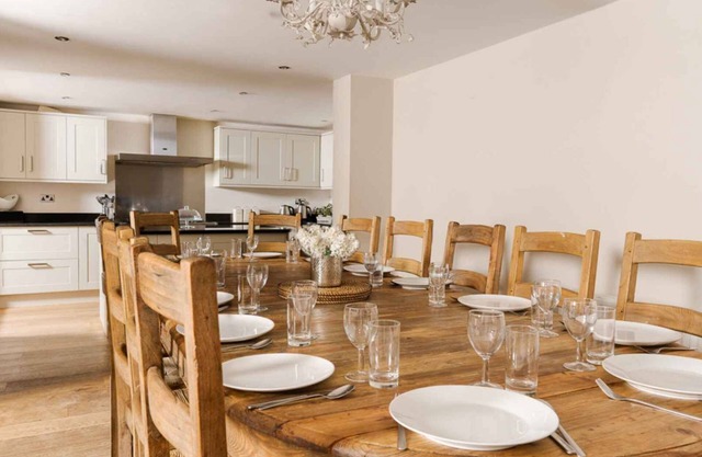 Stylish 7 bedroom Victorian townhouse in the heart of the spa town of Buxton
