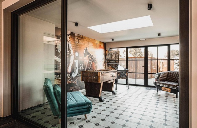 Stylish 8-person wellness villa ideally located between Bruges and the Belgian coast