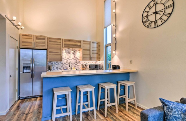 Stylish Anchorage Townhome ~ 1 Mi to Downtown