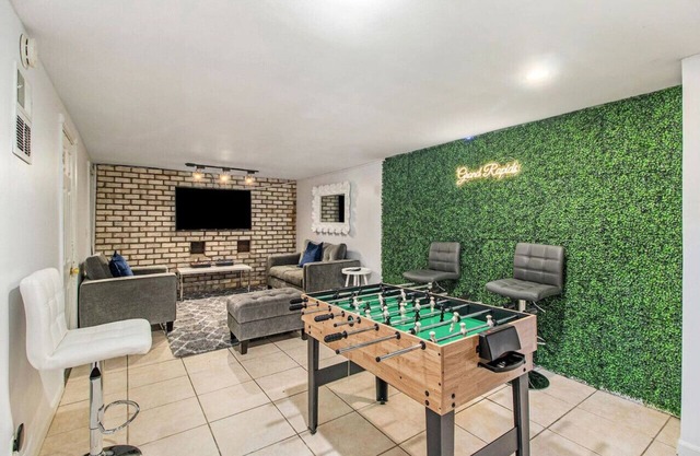 Stylish and comfortable home in downtown Grand Rapids- Gameroom and Huge Backyard
