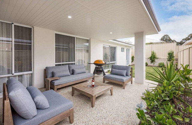 STYLISH AND CONTEMPORARY HOME WITH BEAUTIFUL COASTAL TOUCHES & TIMBER ACCENTS