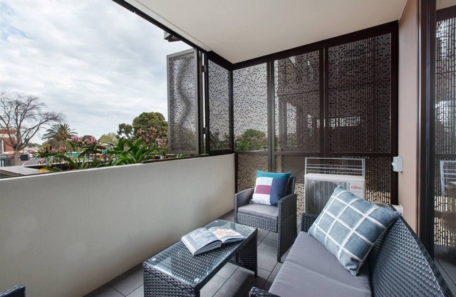 Stylish and Cosy A Mid Century Caulfield Retreat