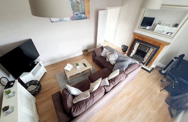 Stylish and fully equipped 2 bedroom Maisonette