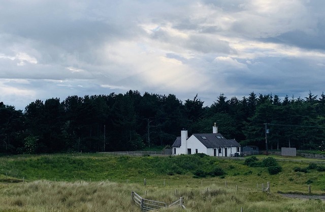 Elegante y lujosa cabaña de playa ubicada en la galardonada bahía de Lunan, Escocia